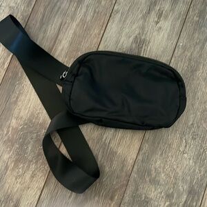 Black belt bag